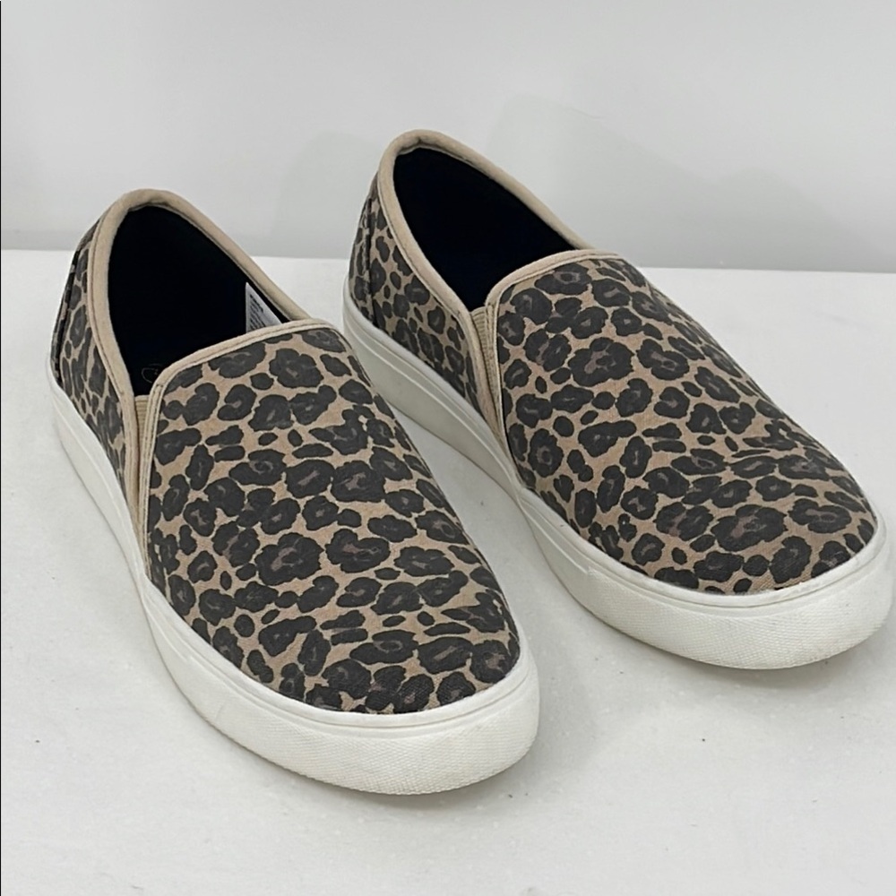 MAGELLAN OUTDOORS WOMENS 8B Leopard Print Slip-On Sneakers
